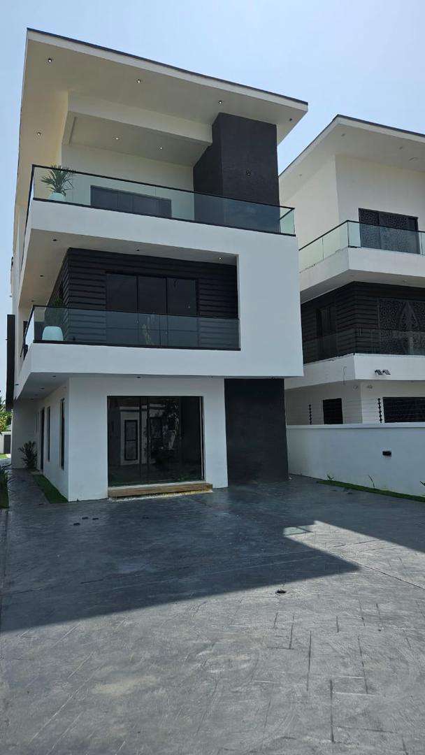 5 bedroom 2 storey Duplex with Swimming Pool and Cinema