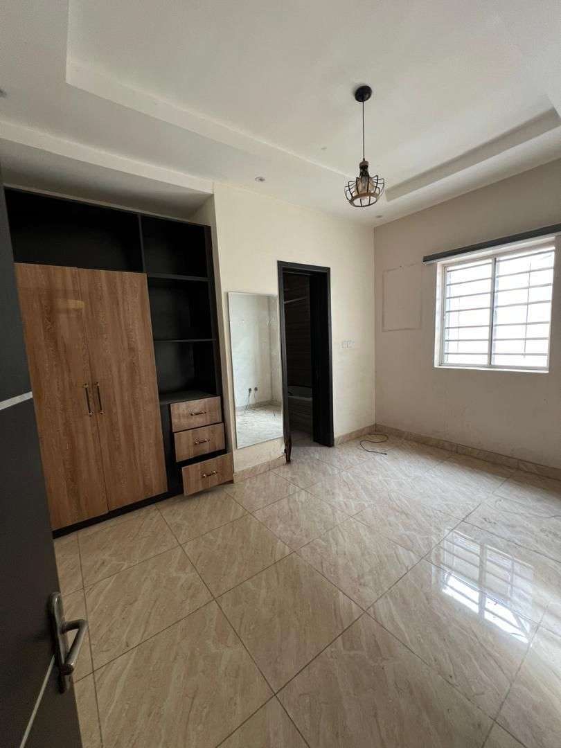 SINGLE ROOM APARTMENT