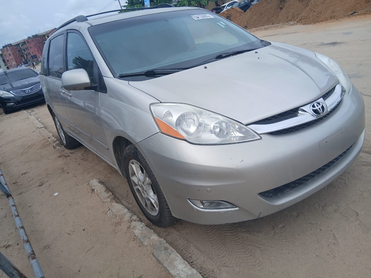 Foreign Used Toyota Sienna Limited Edition 2006 Model.