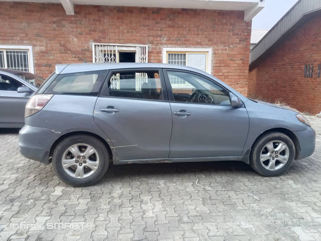 TOYOTA MATRIX 2004 MODEL