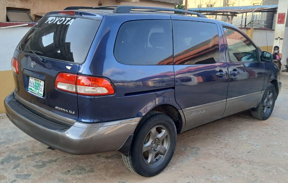 Toyota Sienna 2002 Model 