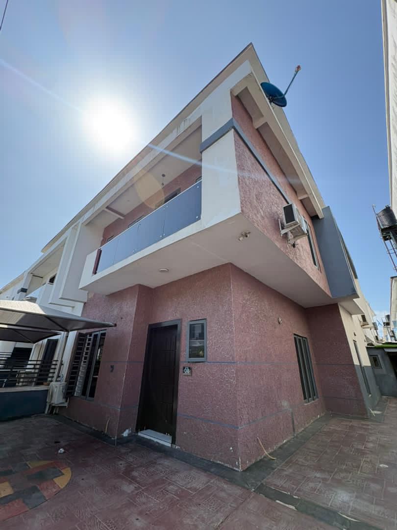 4 BEDROOM DUPLEX (UNFURNISHED)