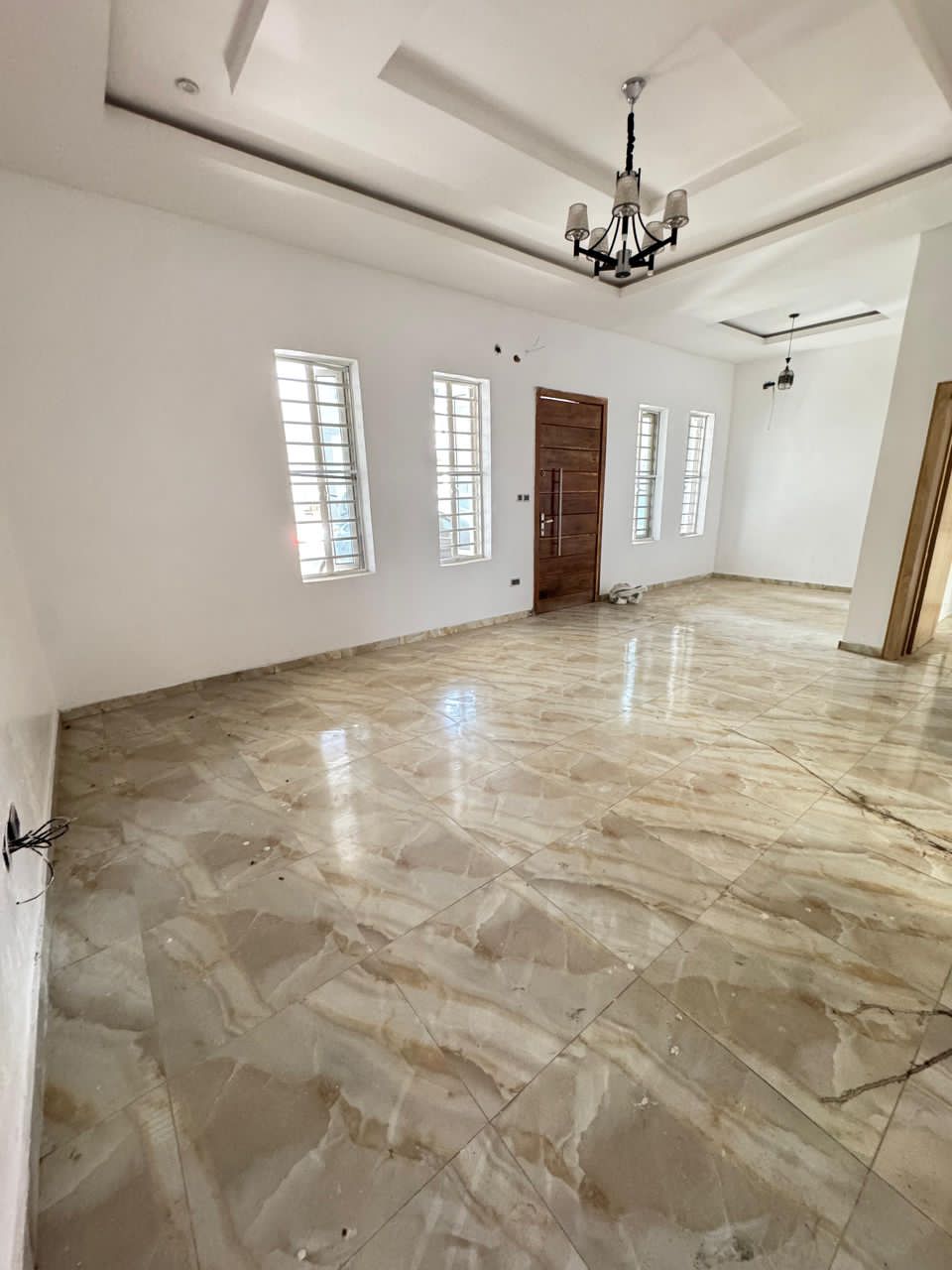 Convertible Mini Flat Downstairs with an Open Plan Kitchen