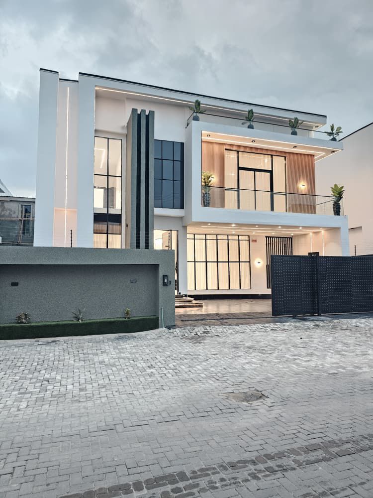 5 Bedrooms Fully Detached Duplex with BQ
